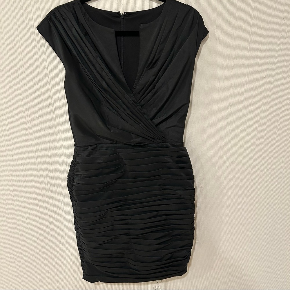 Tadashi Shoji black ruched tiered cocktail dress in size 6